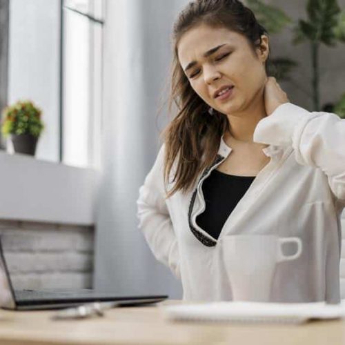 Como prevenir dores físicas causadas pelo excesso de trabalho